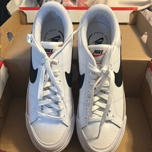 Women’s Nike Court Legacy Lift Sneakers - size 9